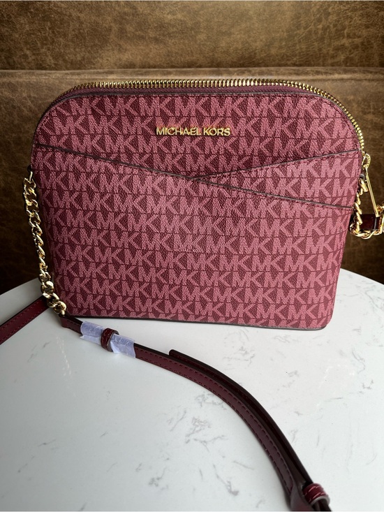 Michael Kors Handbags - MICHAEL KORS NWOT Mulberry Jet Set Dome Crossbody Bag